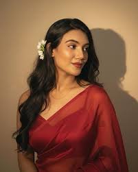 How to create gemini ai retro style prompt for saree look